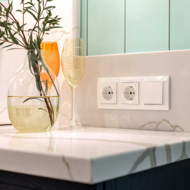 Рамка из поликарбоната на 3 поста Snabb Basic белый W0032001 &mdash; Multielectrika