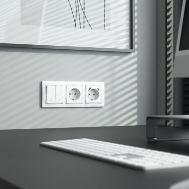 Рамка из поликарбоната на 3 поста Snabb Basic белый W0032001 &mdash; Multielectrika