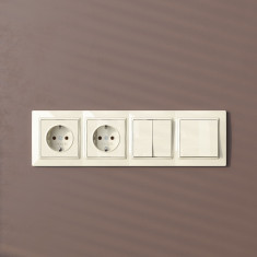 Рамка из поликарбоната на 4 поста Snabb Basic слоновая кость W0042003 &mdash; Multielectrika