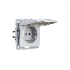 Розетка с заземлением с защитными шторками и крышкой 16А IP20 IEK Brite РСбш10-3-БрА алюминий &mdash; Multielectrika