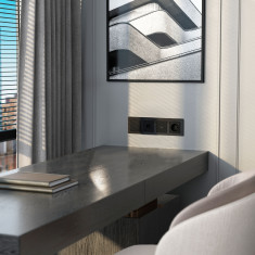 Рамка из стекла на 4 поста Favorit черный W0041108 &mdash; Multielectrika