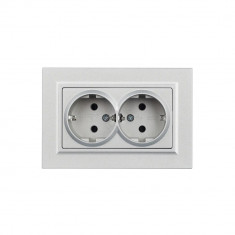 Розетка двойная с заземлением с защитными шторками 16А в сборе IEK Brite РСш12-3-БрА алюминий &mdash; Multielectrika