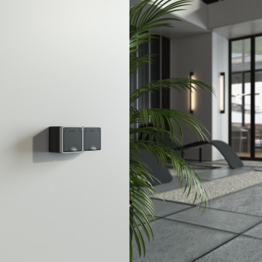 Розетка влагозащ. с зазем. с защит. крышкой и шторками Gallant черный с серебром W5071234 W5071234 &mdash; Multielectrika