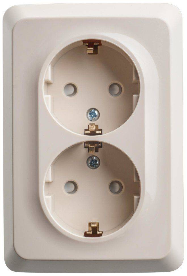 Розетка 2К+З угловая со шторками Кремовая 16А Schneider Electric Этюд PA16-108K фото 1 — Multielectrika
