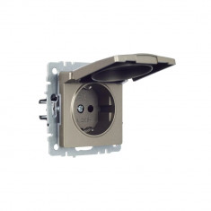 Розетка с заземлением с защитными шторками и крышкой 16А IP44 IEK Brite РСбш10-3-44-БрШ шампань &mdash; Multielectrika