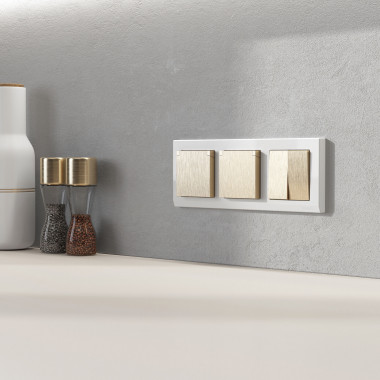 Розетка влагозащ. с зазем. с защит. крышкой и шторками N (шампань рифленый) W1171210 — Multielectrika