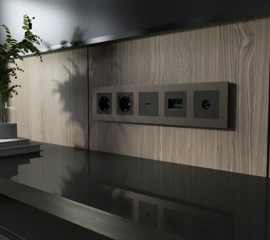 Рамка из поликарбоната на 5 постов Slab бронза софт W0052963 — Multielectrika