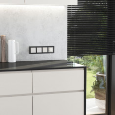 Розетка влагозащ. с зазем. с защит. крышкой и шторками N (перламутровый рифленый) W1171213 &mdash; Multielectrika