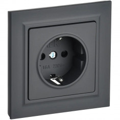 Розетка с заземлением с защитными шторками 16А в сборе IEK Brite РСР14-1-0-БрГ графит &mdash; Multielectrika