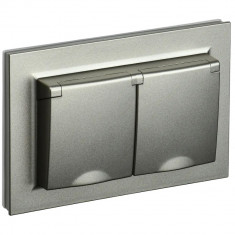 Розетка двойная с заземлением с защитными шторками и крышкой 16А в сборе IP44 IEK Brite РСбш12-3-44-БрШ шампань &mdash; Multielectrika