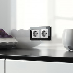 Розетка с заземлением и шторками (Hammer белый) W1271101 &mdash; Multielectrika