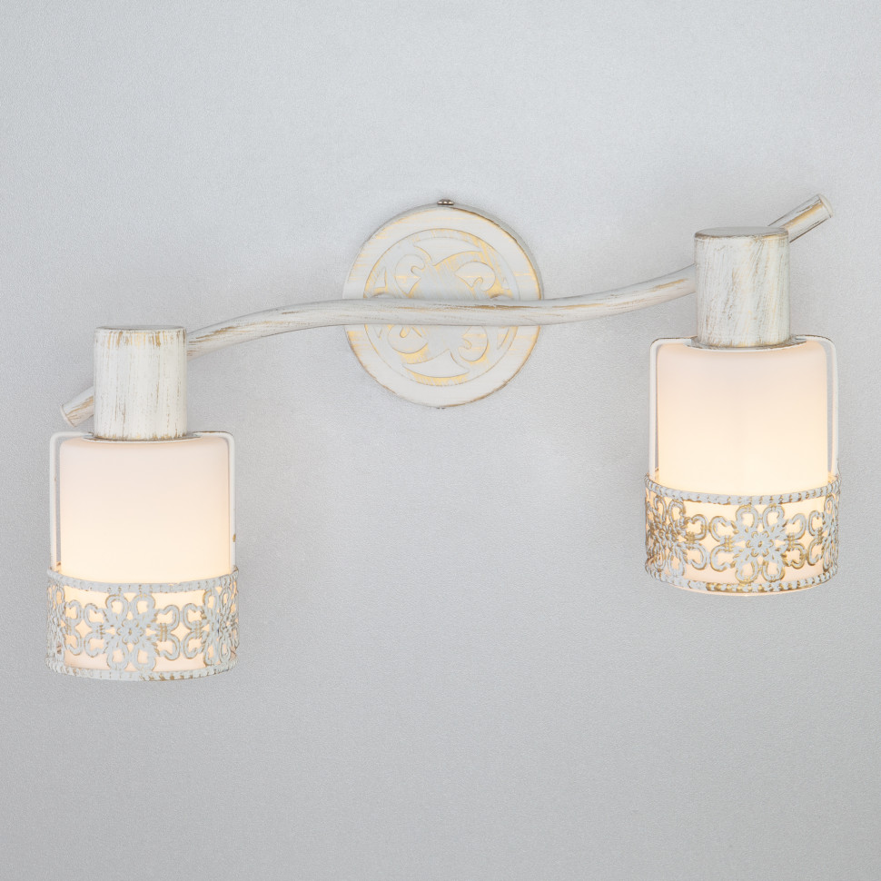 Настенный светильник со стеклянным плафоном 20025/2 белый с золотом / хром фото 1 &mdash; Multielectrika