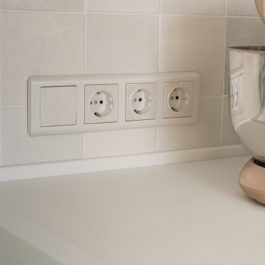 Рамка из поликарбоната на 4 поста Stream перламутровый W0042113 &mdash; Multielectrika