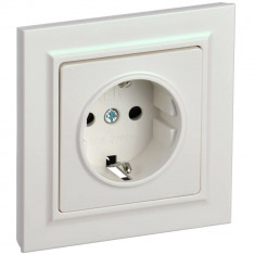Розетка с заземлением с защитными шторками 16А в сборе IEK Brite РСР14-1-0-БрЖ жемчуг &mdash; Multielectrika