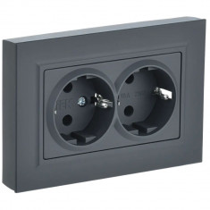 Розетка двойная с заземлением с защитными шторками 16А в сборе IEK Brite РСш12-3-БрГ графит &mdash; Multielectrika