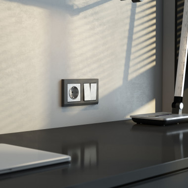 Розетка с заземлением и шторками cеребряный рифленый W1171109 — Multielectrika