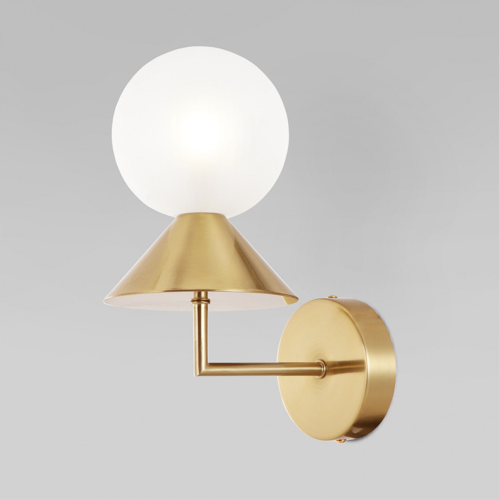 Настенный светильник в цвете латунь с фактурным плафоном 302002 фото 1 — Multielectrika