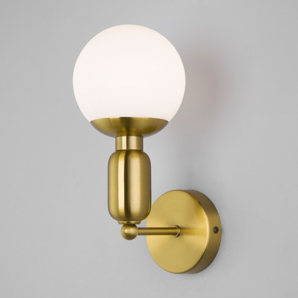 Настенный светильник со стеклянным плафоном 50251/1 латунь фото 1 &mdash; Multielectrika
