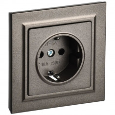 Розетка с заземлением с защитными шторками 16А в сборе IEK Brite РСР14-1-0-БрТБ темная бронза &mdash; Multielectrika