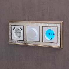 Рамка на 3 поста (золото/белый) W0031429 &mdash; Multielectrika