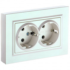 Розетка двойная с заземлением с защитными шторками 16А в сборе IEK Brite РСш12-3-БрЖ жемчуг &mdash; Multielectrika