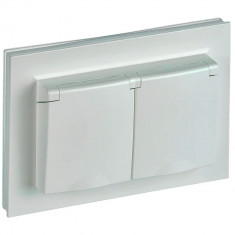 Розетка двойная с заземлением с защитными шторками и крышкой 16А в сборе IP44 IEK Brite РСбш12-3-44-БрЖ жемчуг &mdash; Multielectrika