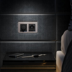 Розетка с заземлением, шторками и USB тип A+C (черный матовый) W1171708 &mdash; Multielectrika