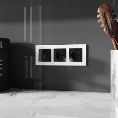 Розетка с заземлением и шторками (черный акрил) W1171148 — Multielectrika