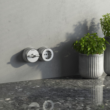 Розетка с заземлением Vintage серебро матовый/хром W5871054 &mdash; Multielectrika