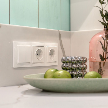 Выключатель двухклавишный (белый) W1120001 — Multielectrika