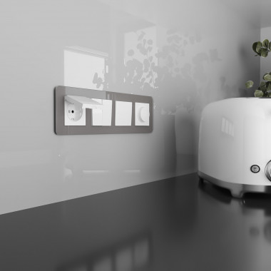 Розетка влагозащ. с зазем. с защит. крышкой и шторками N (белый) W1171201 — Multielectrika