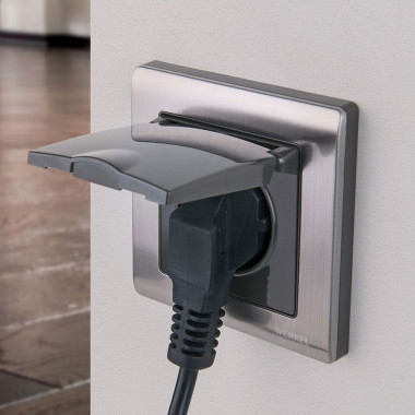 Розетка влагозащ. с зазем. с защит. крышкой и шторками (глянцевый никель) W1171202 — Multielectrika