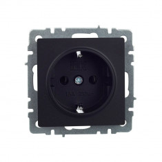 Розетка с заземлением без защитных шторок 16А IEK Brite РС11-1-0-БрЧ черная &mdash; Multielectrika