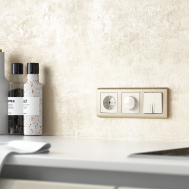 Розетка с заземлением и шторками (перламутровый рифленый) W1171113 &mdash; Multielectrika