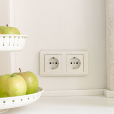 Розетка с заземлением и шторками (перламутровый рифленый) W1171113 &mdash; Multielectrika