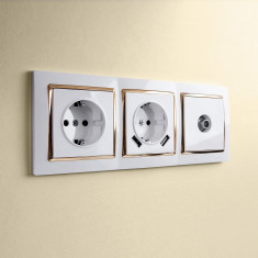 Рамка на 3 поста (белый/золото) W0031933 &mdash; Multielectrika