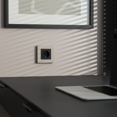 Розетка с заземлением и шторками (черный матовый) W1171108 &mdash; Multielectrika