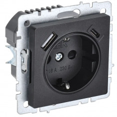 Розетка с заземлением с защитными шторками 16А с USB A+C 18Вт IEK Brite РЮш11-1-БрЧ черная &mdash; Multielectrika