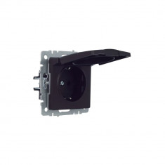 Розетка с заземлением с защитными шторками и крышкой 16А IP44 IEK Brite РСбш10-3-44-БрЧ черная &mdash; Multielectrika