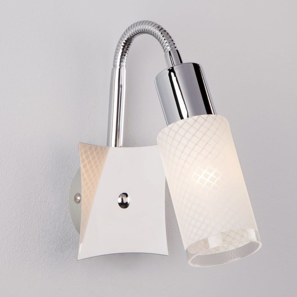 Настенный светильник со стеклянным плафоном 20030/1 хром фото 1 — Multielectrika