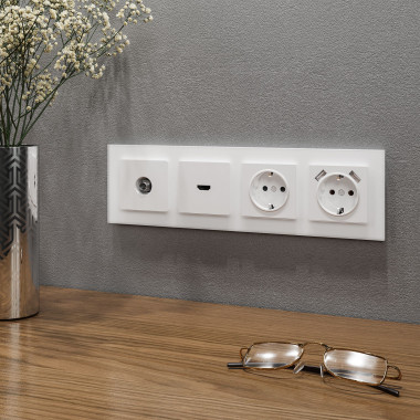 Рамка из стекла на 4 поста Favorit белый матовый W0041105 &mdash; Multielectrika