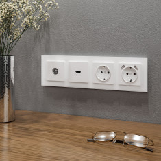Рамка из стекла на 4 поста Favorit белый матовый W0041105 &mdash; Multielectrika