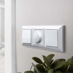 Рамка из пластика на 3 поста Fiore белый W0032201 &mdash; Multielectrika