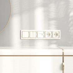 Рамка из поликарбоната на 5 постов Snabb слоновая кость/золото W0051932 &mdash; Multielectrika