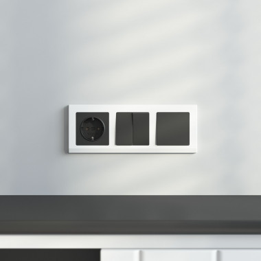 Рамка из поликарбоната на 3 поста Stark белый W0031801 &mdash; Multielectrika