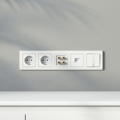 Рамка из поликарбоната на 5 постов Stark белый W0051801 &mdash; Multielectrika