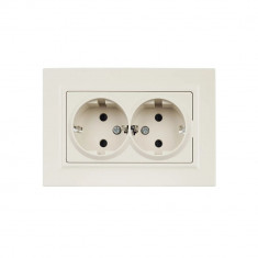 Розетка двойная с заземлением с защитными шторками 16А в сборе IEK Brite РСш12-3-БрКр бежевая &mdash; Multielectrika