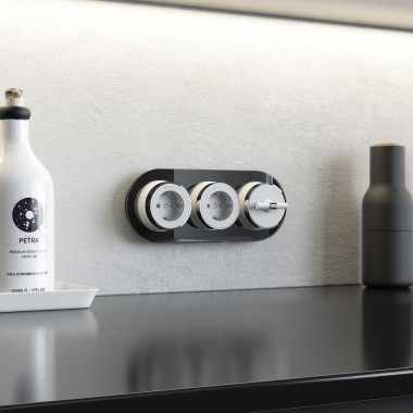 Рамка из стекла на 3 поста черный W0035108 &mdash; Multielectrika