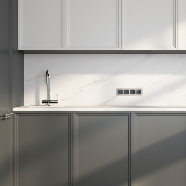 Рамка из стекла на 4 поста Favorit дымчатый W0041117 &mdash; Multielectrika