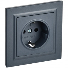 Розетка с заземлением с защитными шторками 16А в сборе IEK Brite РСР14-1-0-БрМ маренго &mdash; Multielectrika